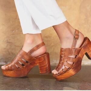 Bed Stu Fontella Distressed Almond Lux Leather Wooden Open Toe Strap Clog 10